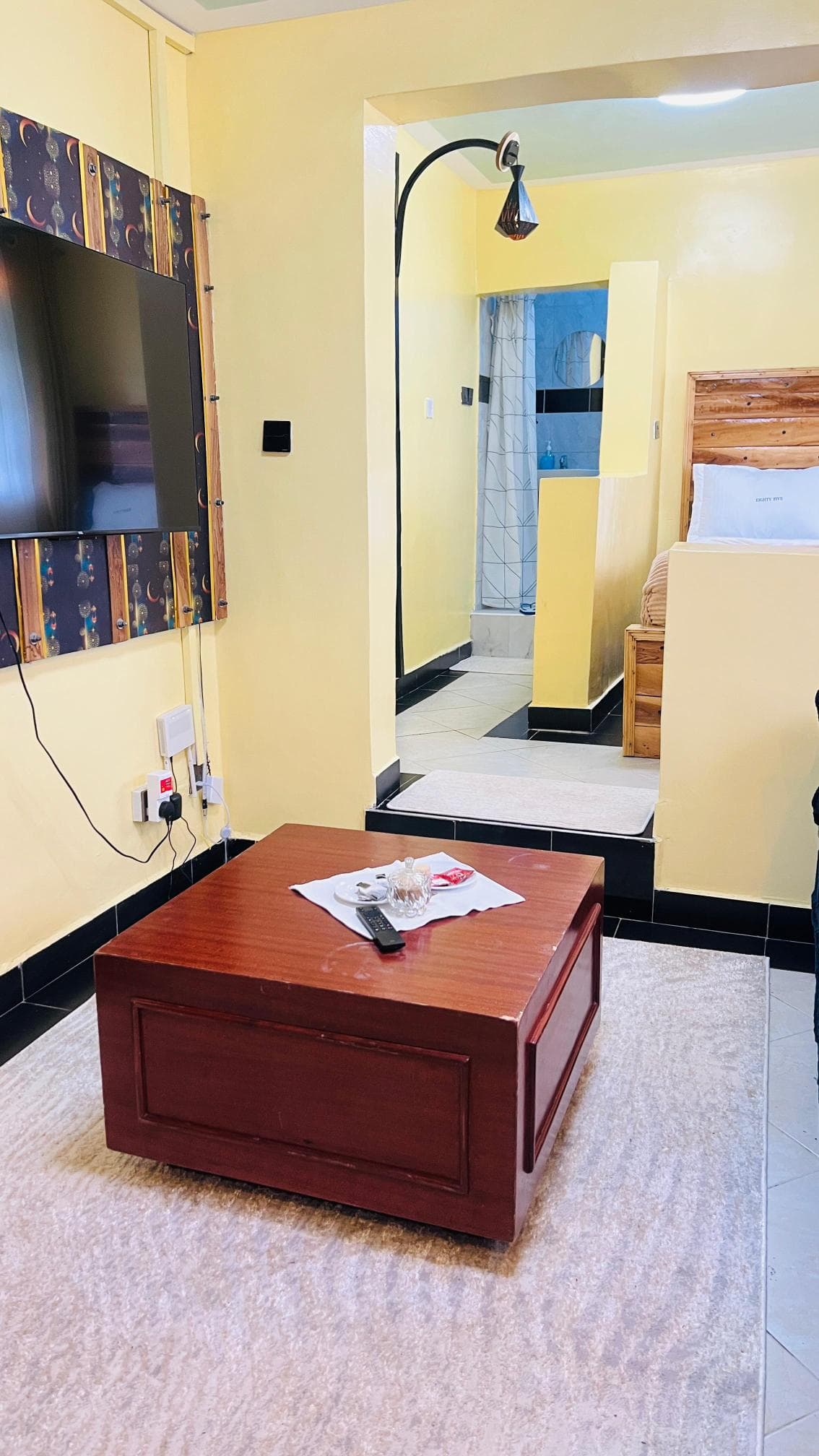 Eighty Five – Cozy One-Bedroom Retreat